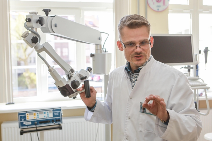 Ausų, nosies ir gerklės ligų skyriaus vyr. ordinatorius gydytojas otolaringologas V.Bernotas teigė, kad nugalėti otosklerozę – pagerinti klausą ir džiaugtis visaverčiu gyvenimu – gali kiekvienas.