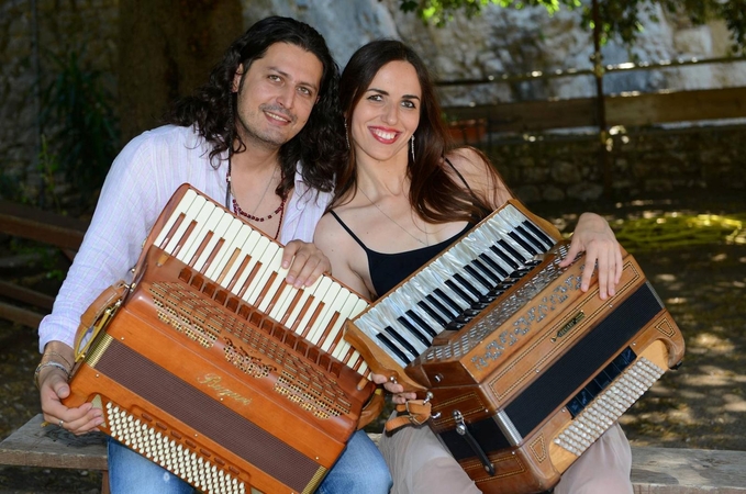 „Sensual Duo“ groja pačią įvairiausią muziką – nuo populiariosios iki klasikos.