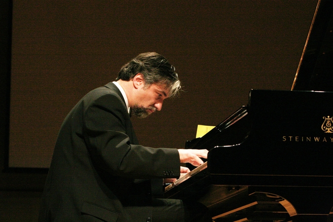 Pasirinkimas: muzika, sukelianti dvasinį katarsį, arba inspiruota epochos kataklizmų, šįkart labiausiai domina pianistą P.Geniušą.