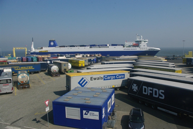 Srautas: iš Vokietijos Cuchaveno uosto prekės DFDS keltais keliauja į Jungtinės Karalystės Imingemo uostą.