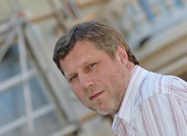 F.Latėnas.