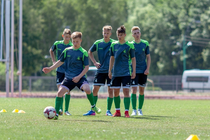 Lietuvos jaunių (iki 17 metų) futbolo rinktinė.