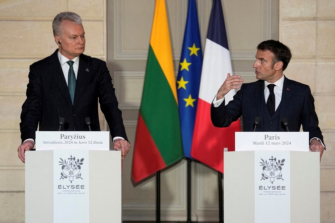 G. Nausėda su E. Macronu aptars geopolitinę situaciją, atsiims apdovanojimą