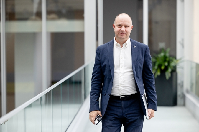  Nevairuos: kalbant apie vadovavimą partijai, A. Veryga sako galintis duoti 200 ar 300 proc. garantiją, kad R. Karbauskis tikrai realiai pasitraukė nuo šio darbo ir jokiuose procesuose nedalyvaus.
