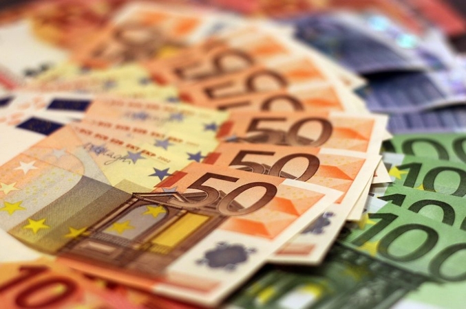 Marijampolės įmonė įtariama pasisavinusi 24 tūkst. eurų už darbo leidimus