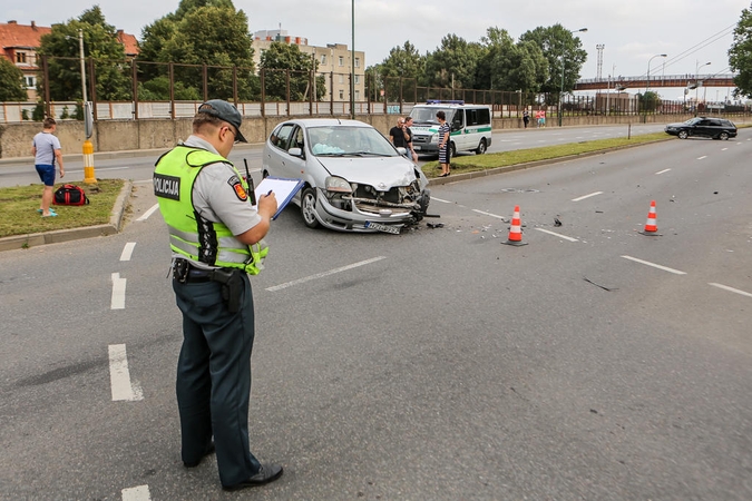 Priestočio gatvėje susidūrė du automobiliai