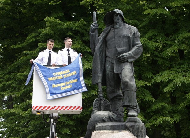 Uostamiestyje – diplomuotų jūrininkų būrys