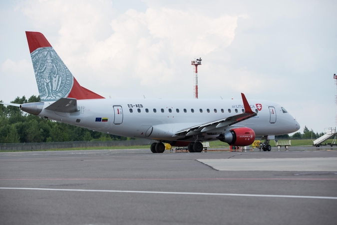 „Air Lituanicos“ lėktuvas dėl įtrūkusio pilotų kabinos stiklo grįžo į Vilnių