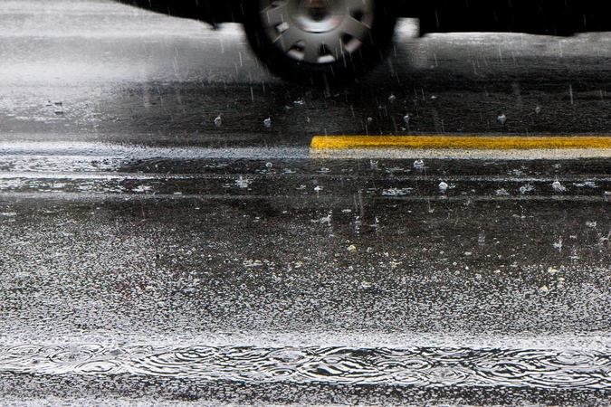 Eismo sąlygas naktį sunkins lijundra ir plikledis