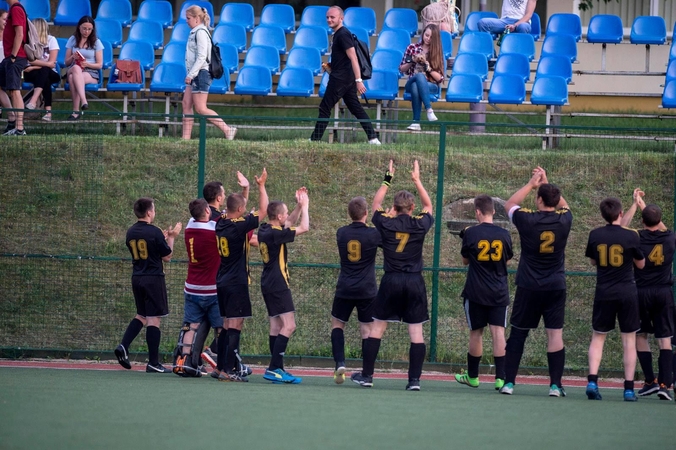Lietuvos vyrų žolės riedulio čempionato finalą vilniečiai pradėjo pergale