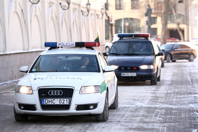 Vairuotojai limuzinų su švyturėliais neprisijaukina