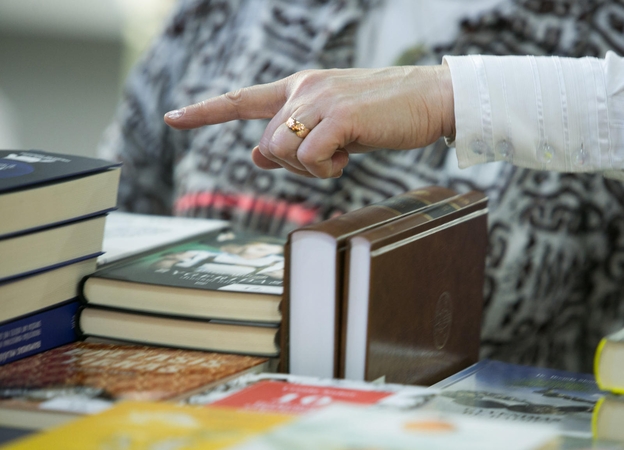 Literatūrologė: prie kriminalų lentynos eiti ne taip gėda, kaip prie meilės knygų