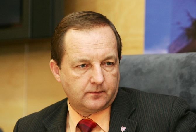 Seimo narys G. Jakavonis prisipažino: greitį viršijo jis