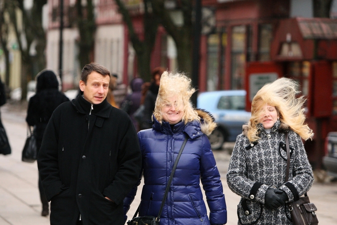 Gelbėtojai perspėja saugotis stipraus vėjo, su kuriuo atkeliaus ir pūga