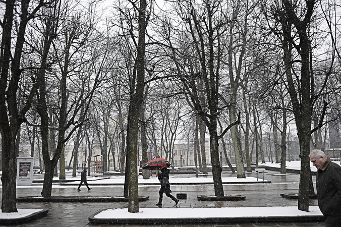 Naktį eismo sąlygas sunkins plikledis, lijundra, rūkas bei krituliai