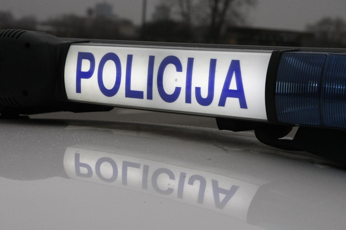 Vilniuje ir vėl į stotelę atsitrenkė BMW