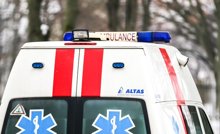 Alytuje medienos apdirbimo staklės sužalojo darbininką