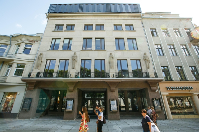 Laisvės alėją papuošė rekonstruotas teatro fasadas