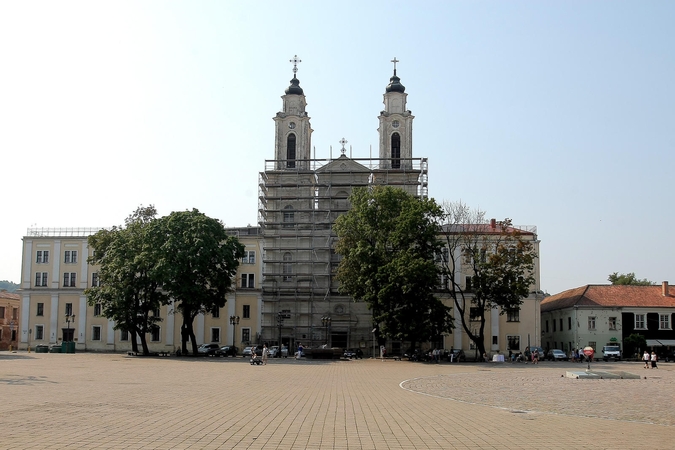 Jėzuitų bažnyčios freskas bandys prikelti naujam gyvenimui