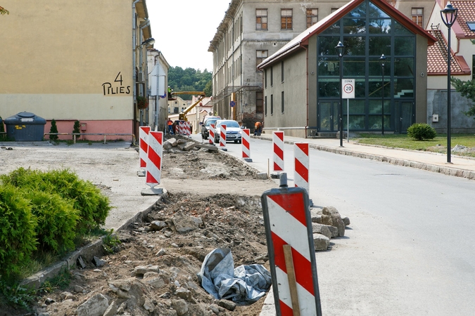 Dėl naujų šaligatvių teks pakentėti