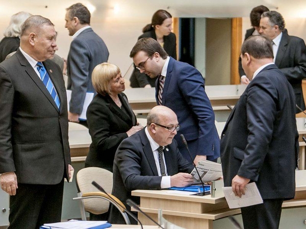 V. Matijošaitis (centre)