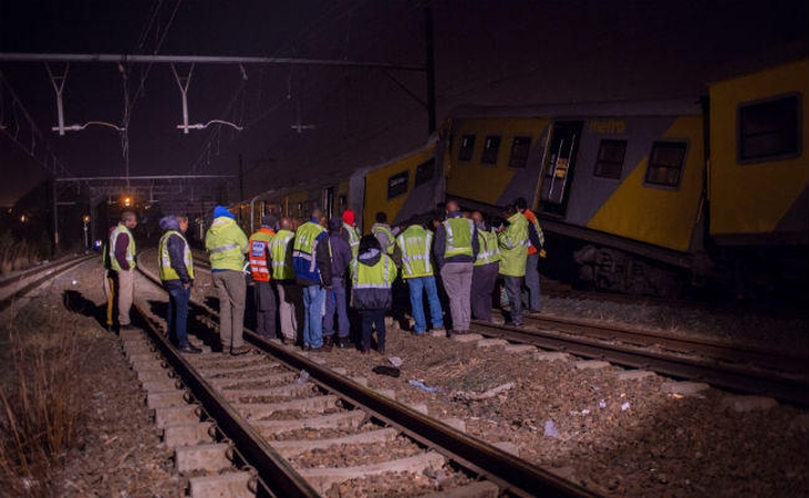 Pietų Afrikoje per traukinių susidūrimą sužeista per 200 keleivių