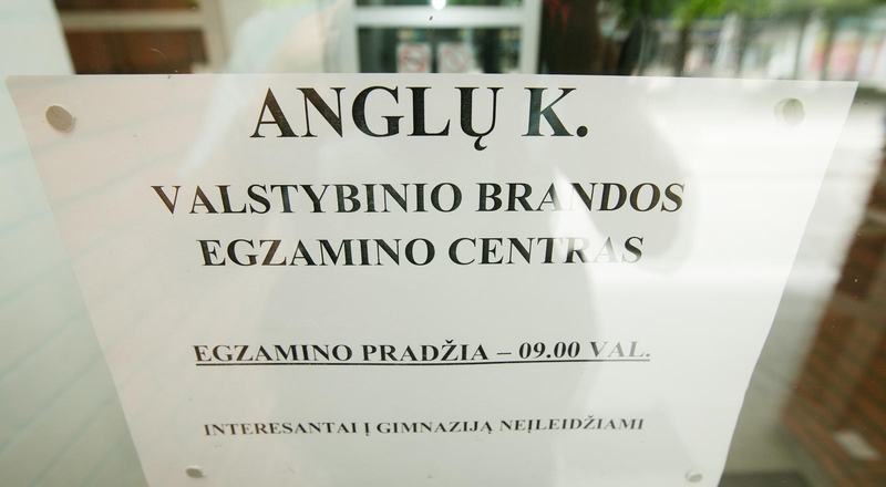 Kauno abiturientai laiko anglų kalbos egzaminą 