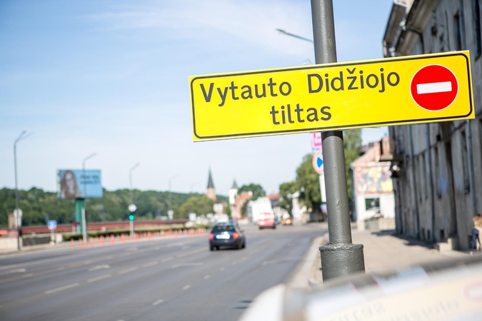 Iššūkiai vairuotojams prasideda: uždarytas Aleksoto tiltas