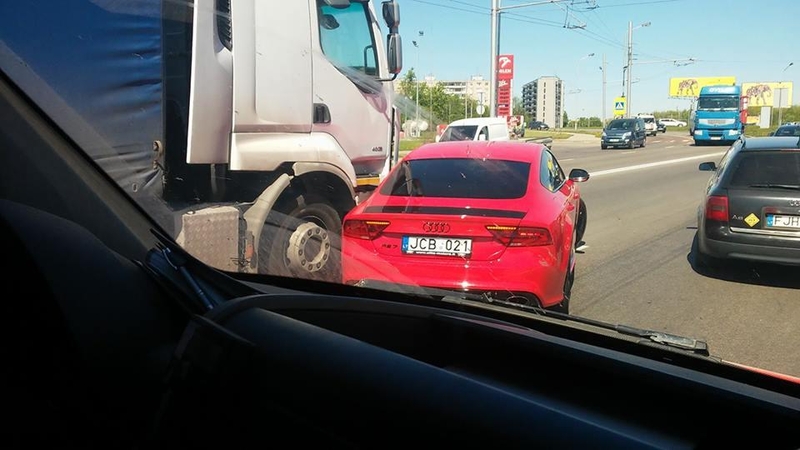 Žalgiriečio A. Kavaliausko automobilis Kaune pakliuvo į avariją