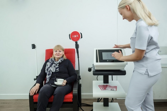 Tesla Funkcinė neuromagnetinė stimuliacija dubens dugnui ir stuburui.