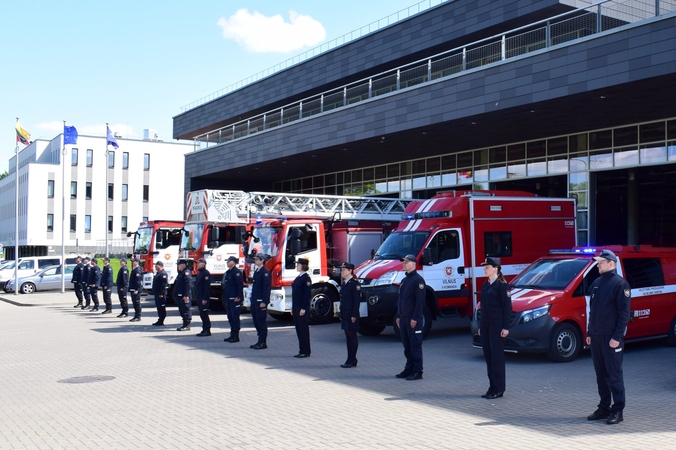 Nušautą pareigūną pagerbė ir ugniagesiai