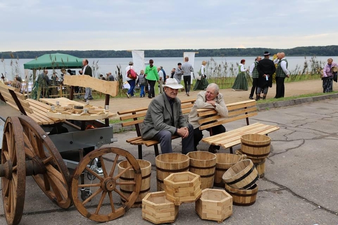 Vienam vakarui atgijo kaimai iš marių dugno