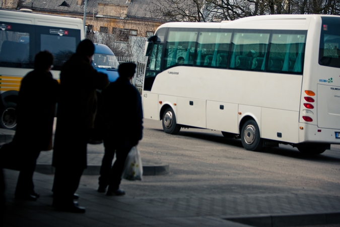 Tarpmiestiniai autobusai kursuos įprastai, galios visos lengvatos