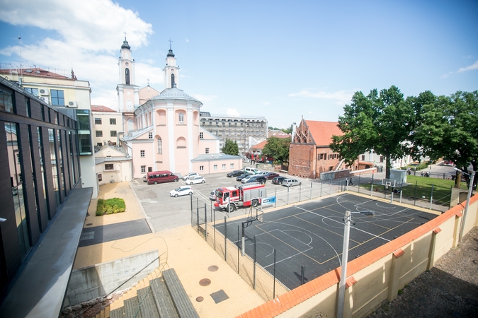 Kaune užsidegė Jėzuitų bažnyčios pastogė