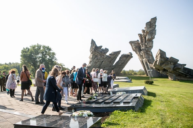 Kauniečiai galvas lenkė prieš genocido aukas