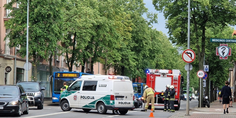 Klaipėdos centre susidūrė automobilis ir motoroleris