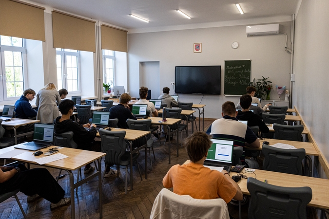 Vienuoliktokai laiko matematikos egzaminą