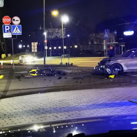 Klaipėdoje BMW nepraleido motociklo, sužaloti juo važiavę vaikinas ir mergina