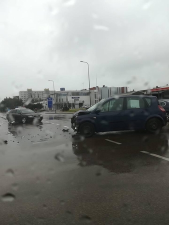 Judrioje Kauno sankryžoje susidūrė "Audi" ir "Renault"
