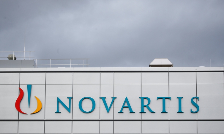 „Novartis“ padės gaminti „Pfizer-BioNTech“ vakciną nuo COVID-19