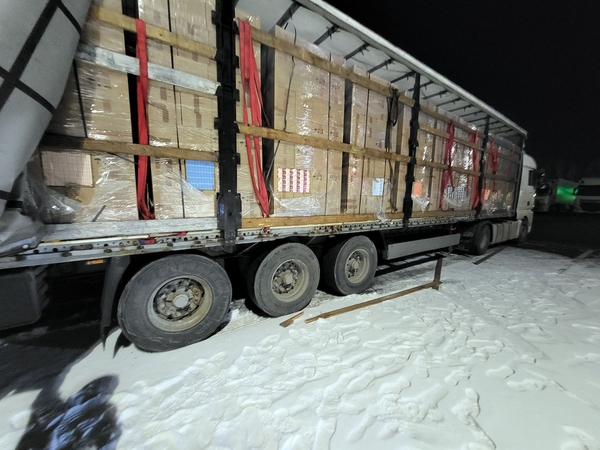 Muitininkai Vievyje sulaikė du vilkikus su 5,6 mln. eurų vertės cigarečių kontrabanda
