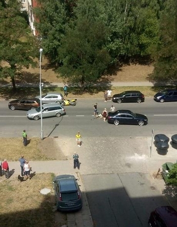 Vilniuje susidūrė BMW ir motociklas