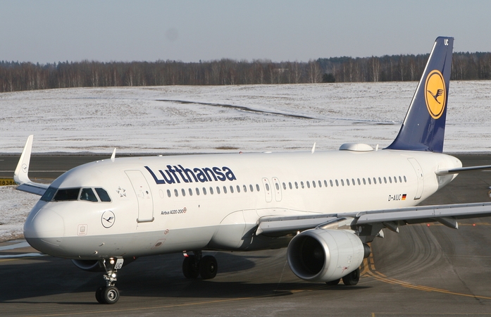 „Lufthansa“ nuo pirmadienio stabdo skrydžius į Kijevą ir Odesą