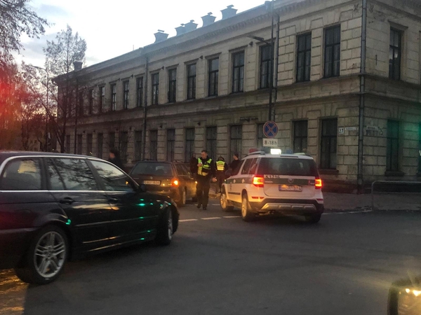 Nelaimė Kauno centre: automobilis kliudė vyrą