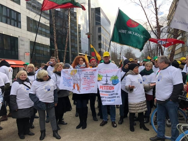 Briuselyje vėl protestuoja Lietuvos ūkininkai: nori didesnių išmokų