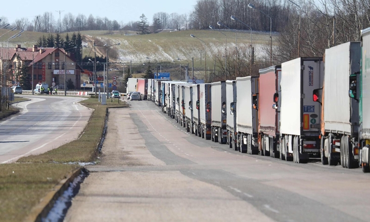 Pasienyje su Lenkija – daugiau nei 20 kilometrų automobilių eilė