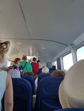 Plaukimas į Nidą apkarto: vietoje pramogos – silkės statinėje pojūtis