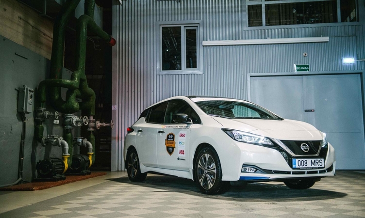 Greitas elektromobilių įkrovimas – ne už kalnų