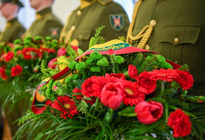 Gėlės nuo prezidento – dėkingumo ženklas kalbėjusiems Lietuvos vardu