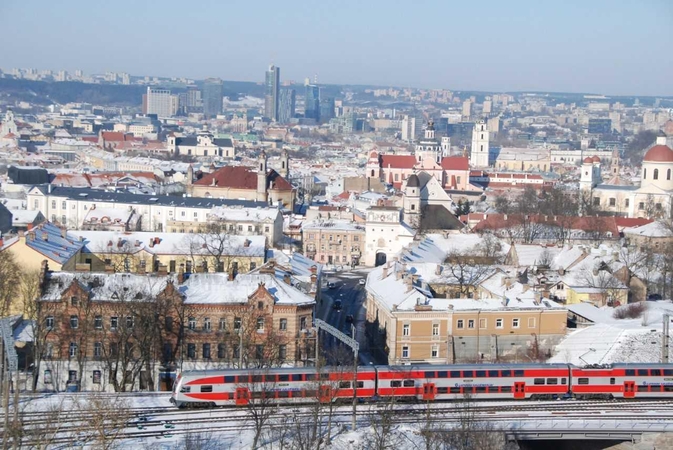 Tarp Vilniaus ir Kauno – du greitieji ir naktinis traukinys